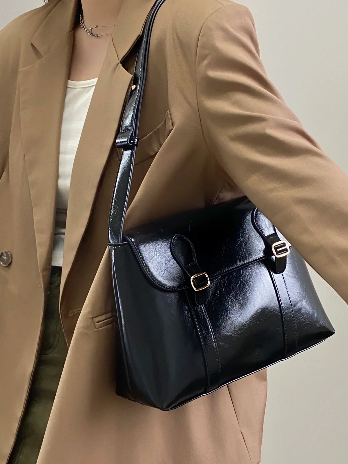 Lara | Bolso de Hombro en Cuero Vegano