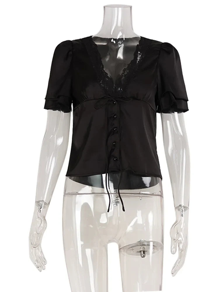 Clara/Blusa Satinada con Detalles de Encaje