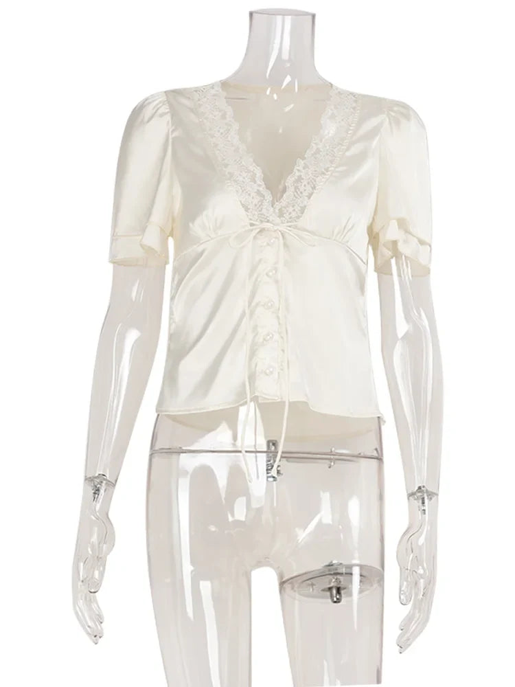 Clara/Blusa Satinada con Detalles de Encaje